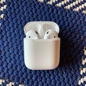 GENTLY USED AIRPODS